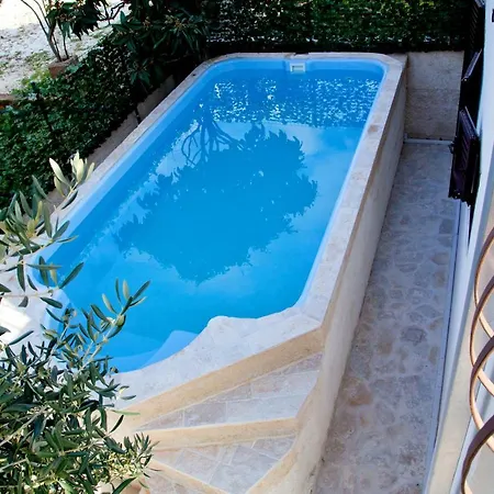 Olive Tree Holiday House With Pool Hébergement de vacances Trogir