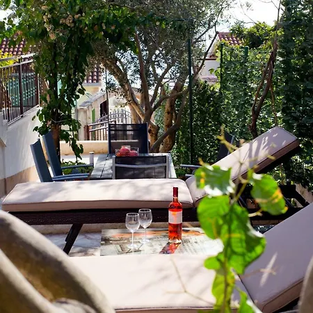 Hébergement de vacances Olive Tree Holiday House With Pool
